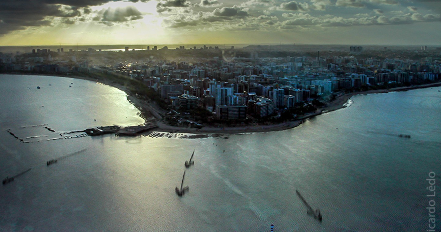 Vista aérea da praia de Ponta Verde, em Maceió